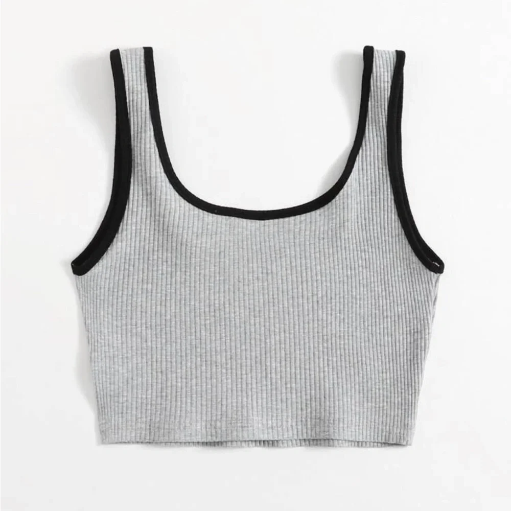 crop top - Picture 2 of 4